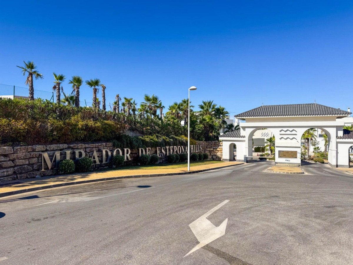 2 Bed Ground Floor Apartment in Estepona
