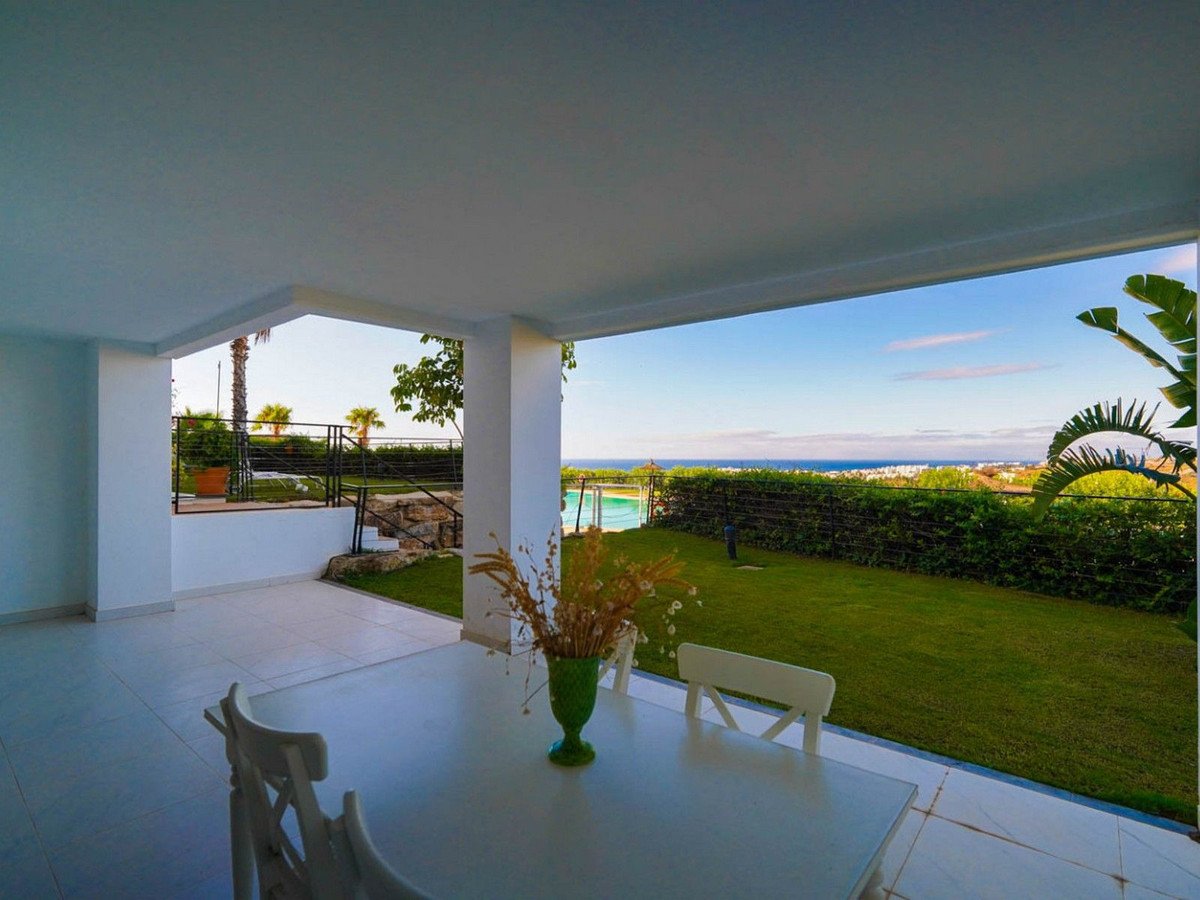 2 Bed Ground Floor Apartment in Estepona