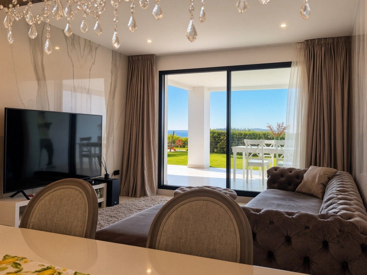 2 Bed Ground Floor Apartment in Estepona