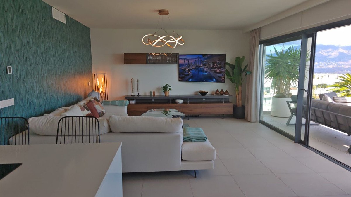 2 Bed Middle Floor Apartment in Calanova Golf