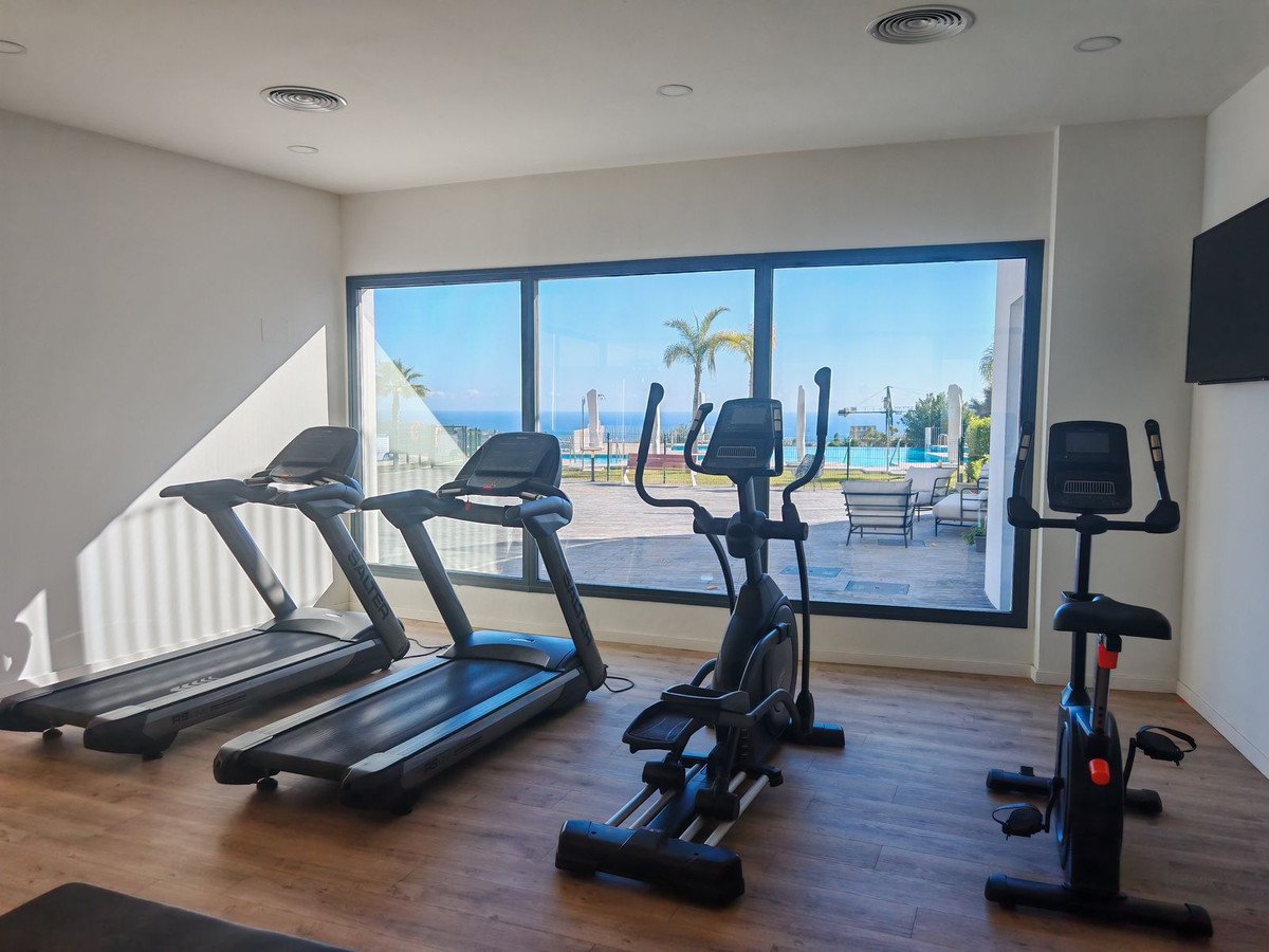 2 Bed Middle Floor Apartment in Calanova Golf