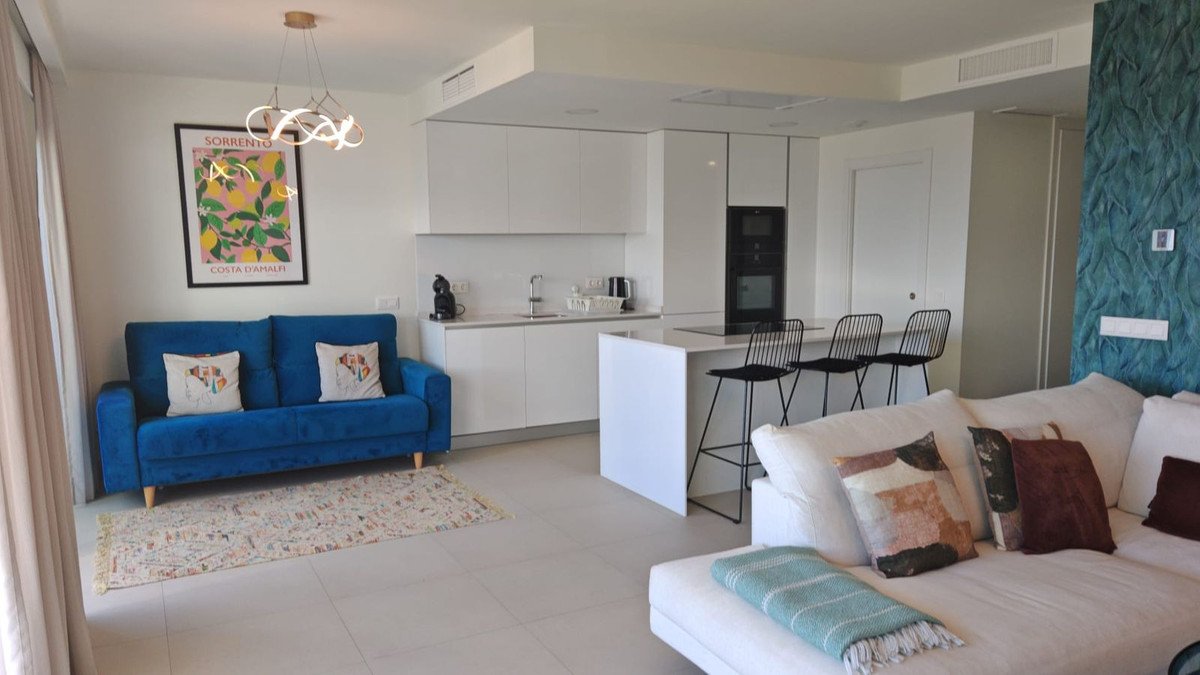 2 Bed Middle Floor Apartment in Calanova Golf