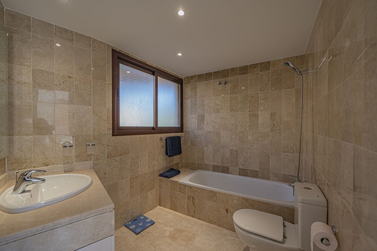3 Bed Top Floor Apartment in Costalita