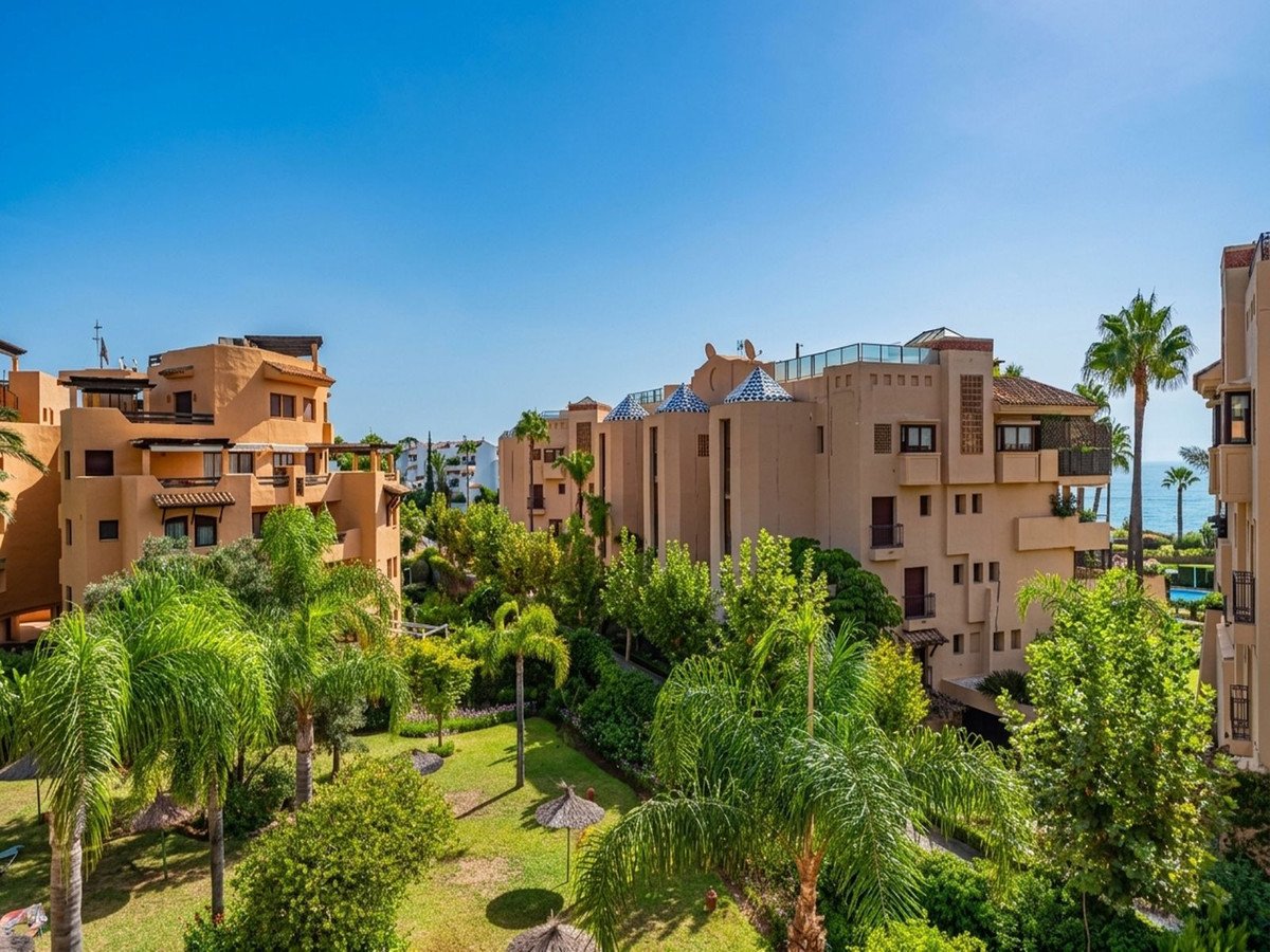 3 Bed Top Floor Apartment in Costalita