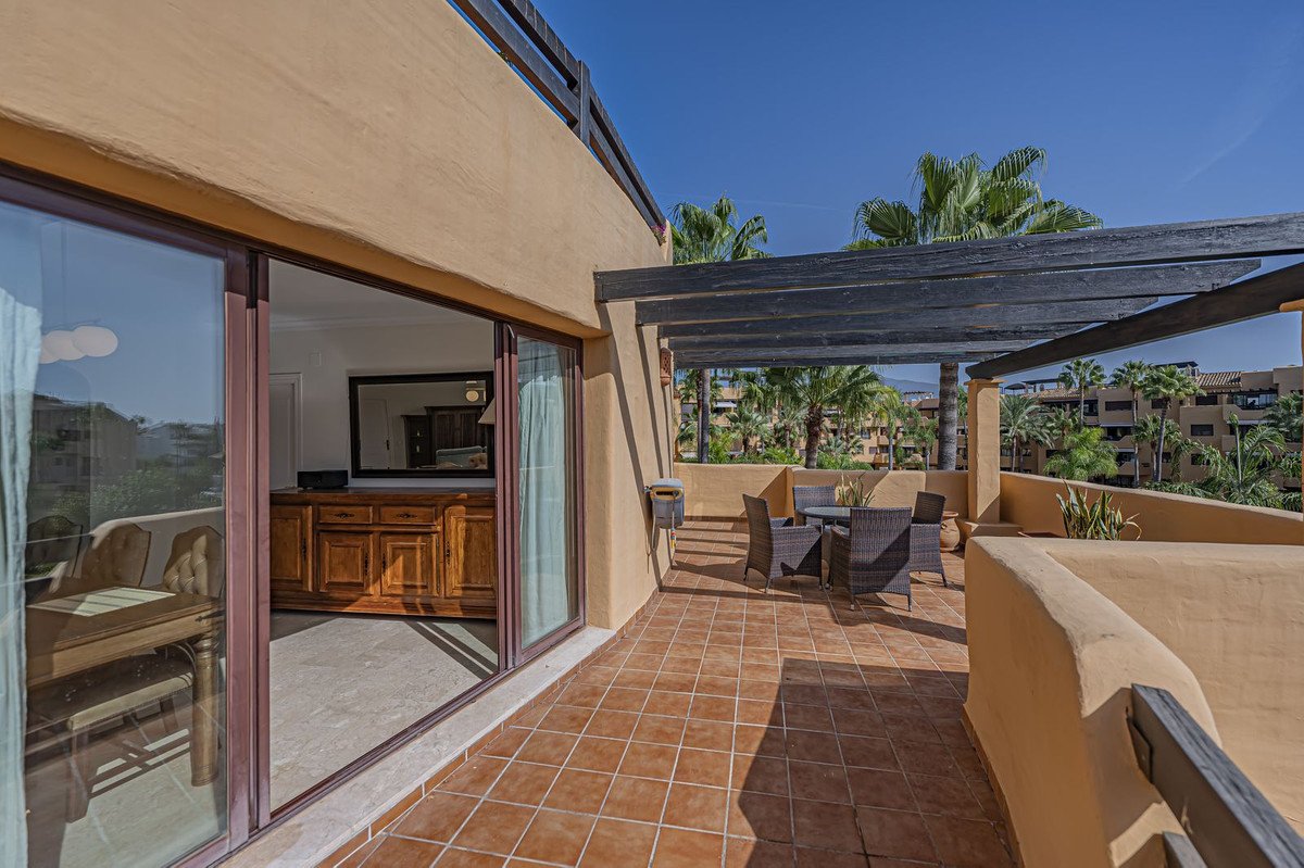 3 Bed Top Floor Apartment in Costalita