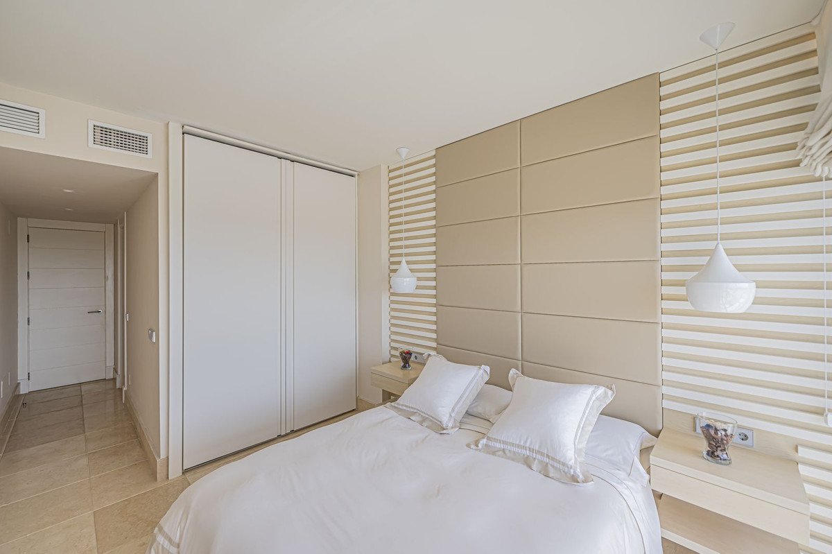 2 Bed Middle Floor Apartment in Los Flamingos