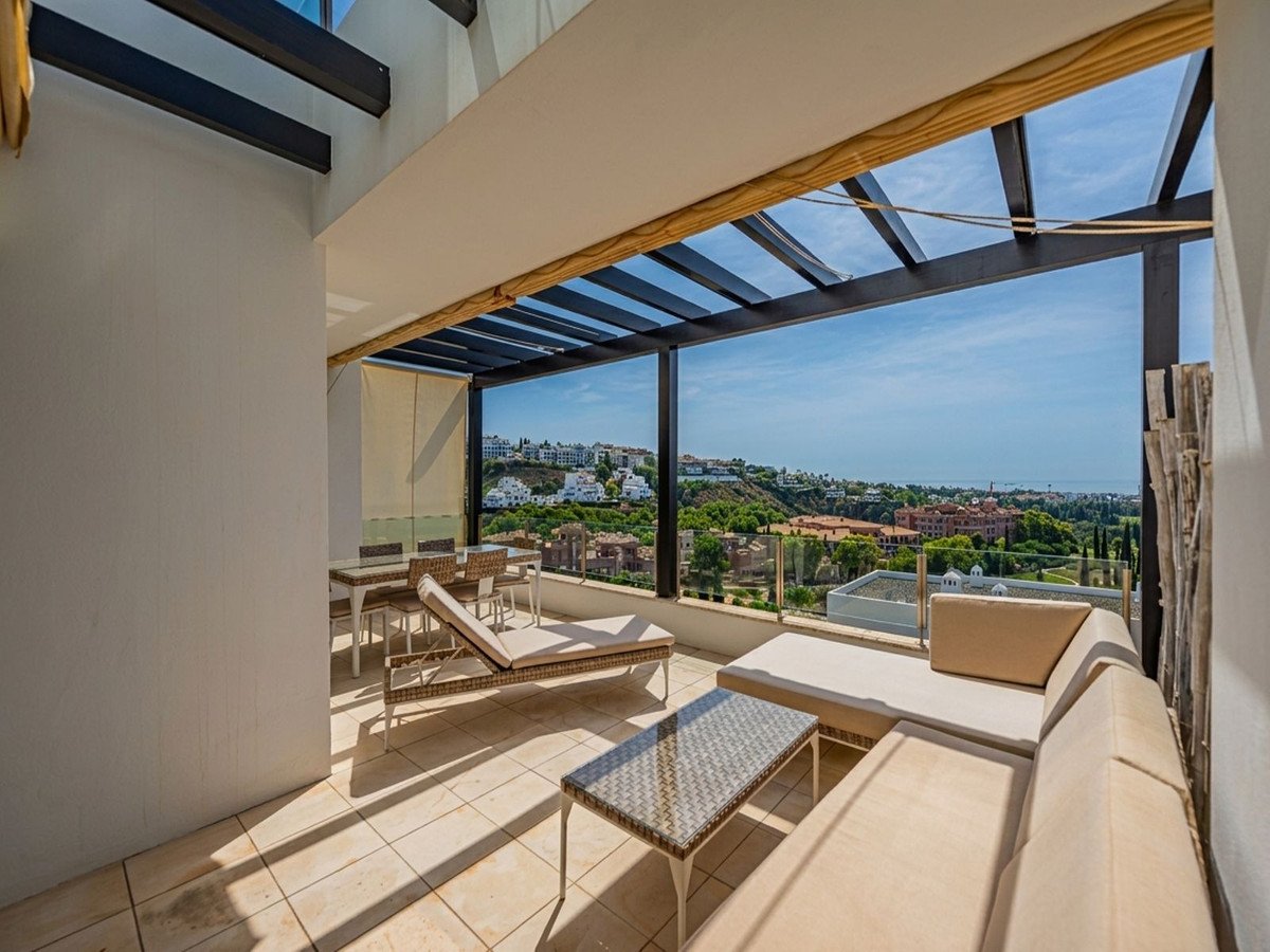 2 Bed Middle Floor Apartment in Los Flamingos