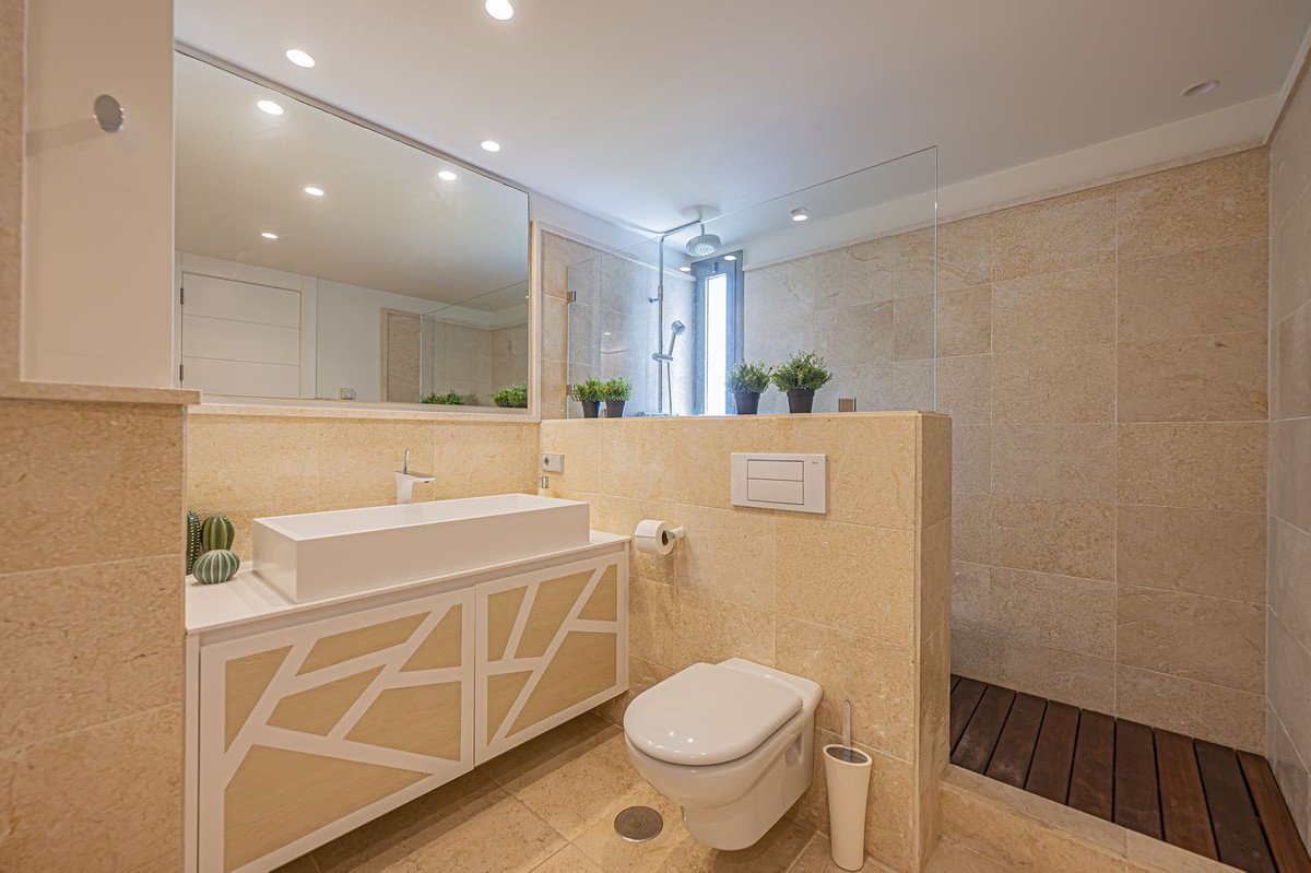 2 Bed Middle Floor Apartment in Los Flamingos