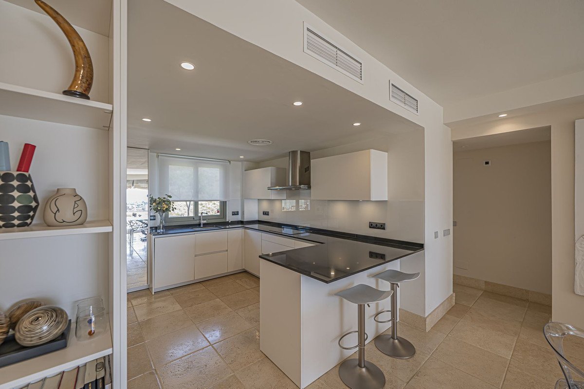 2 Bed Middle Floor Apartment in Los Flamingos