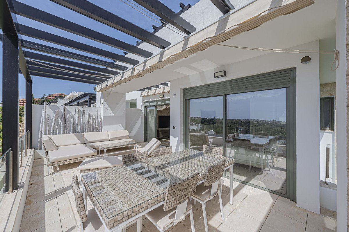 2 Bed Middle Floor Apartment in Los Flamingos
