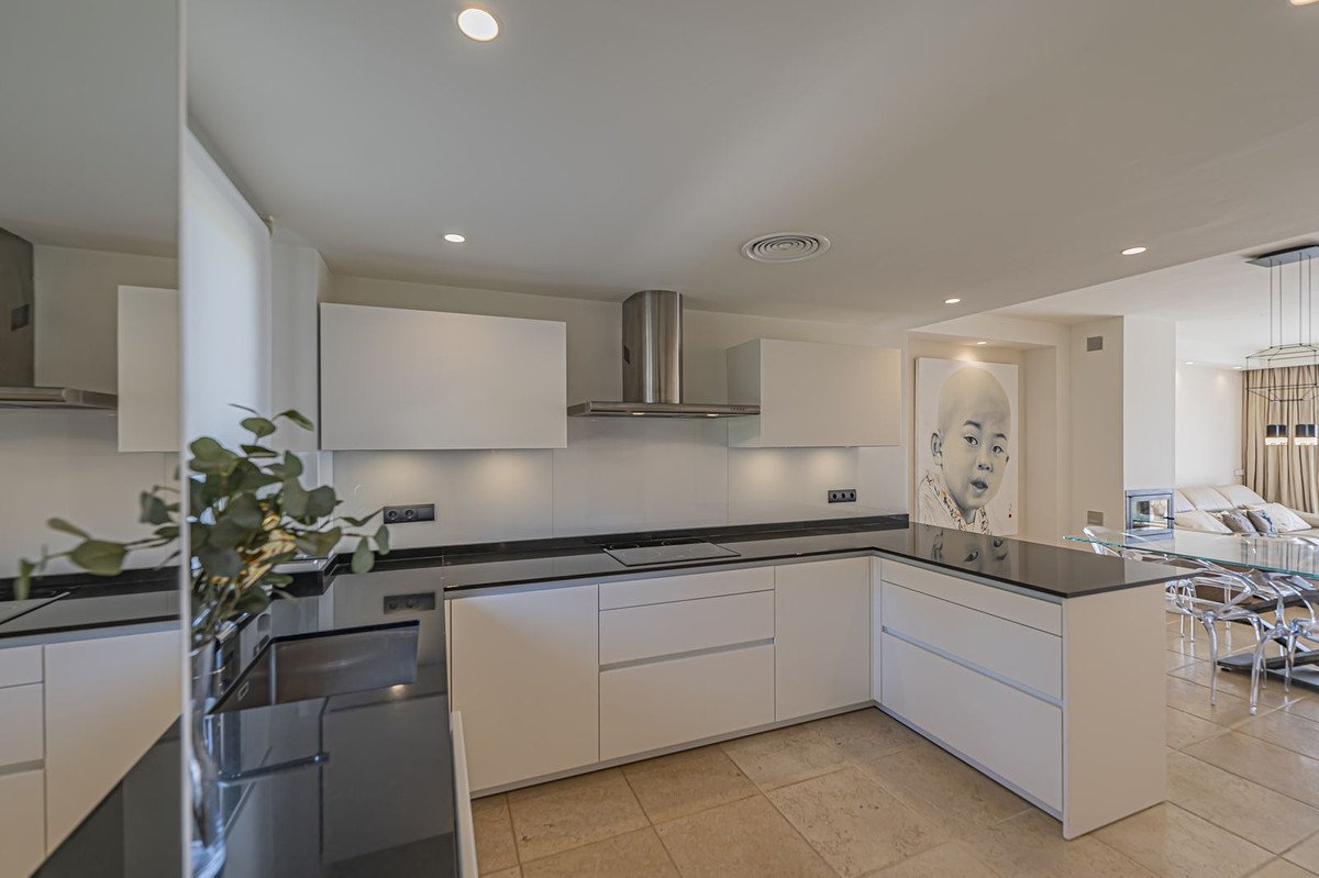 2 Bed Middle Floor Apartment in Los Flamingos