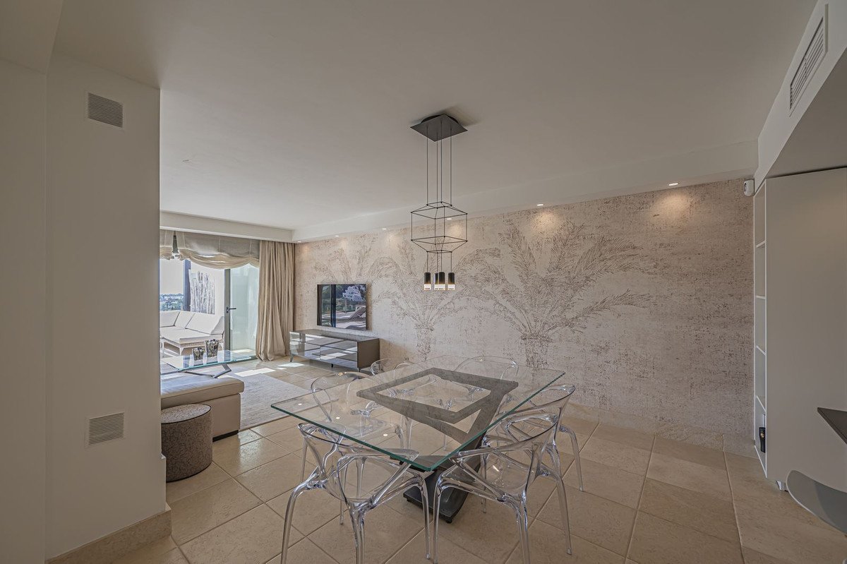 2 Bed Middle Floor Apartment in Los Flamingos