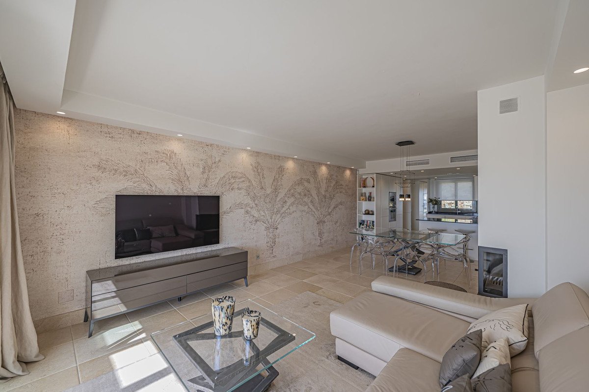 2 Bed Middle Floor Apartment in Los Flamingos