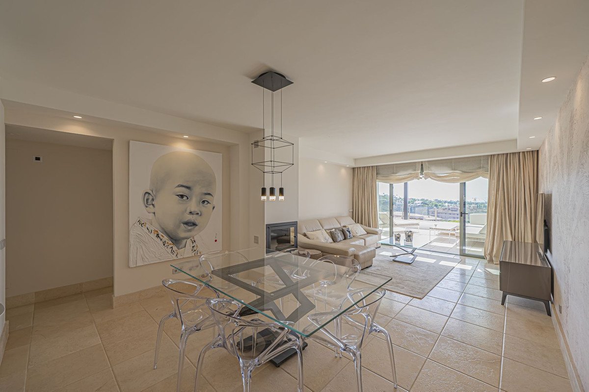 2 Bed Middle Floor Apartment in Los Flamingos