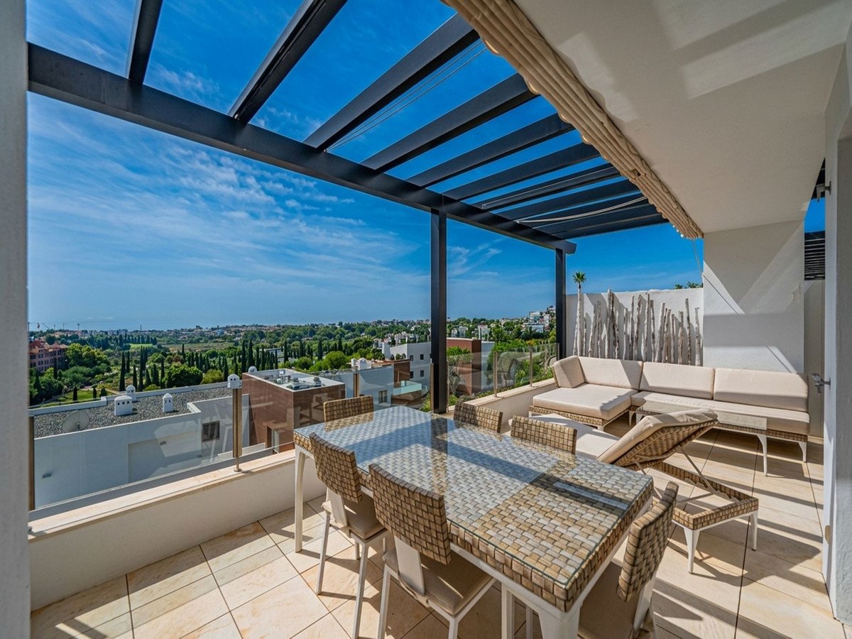 2 Bed Middle Floor Apartment in Los Flamingos