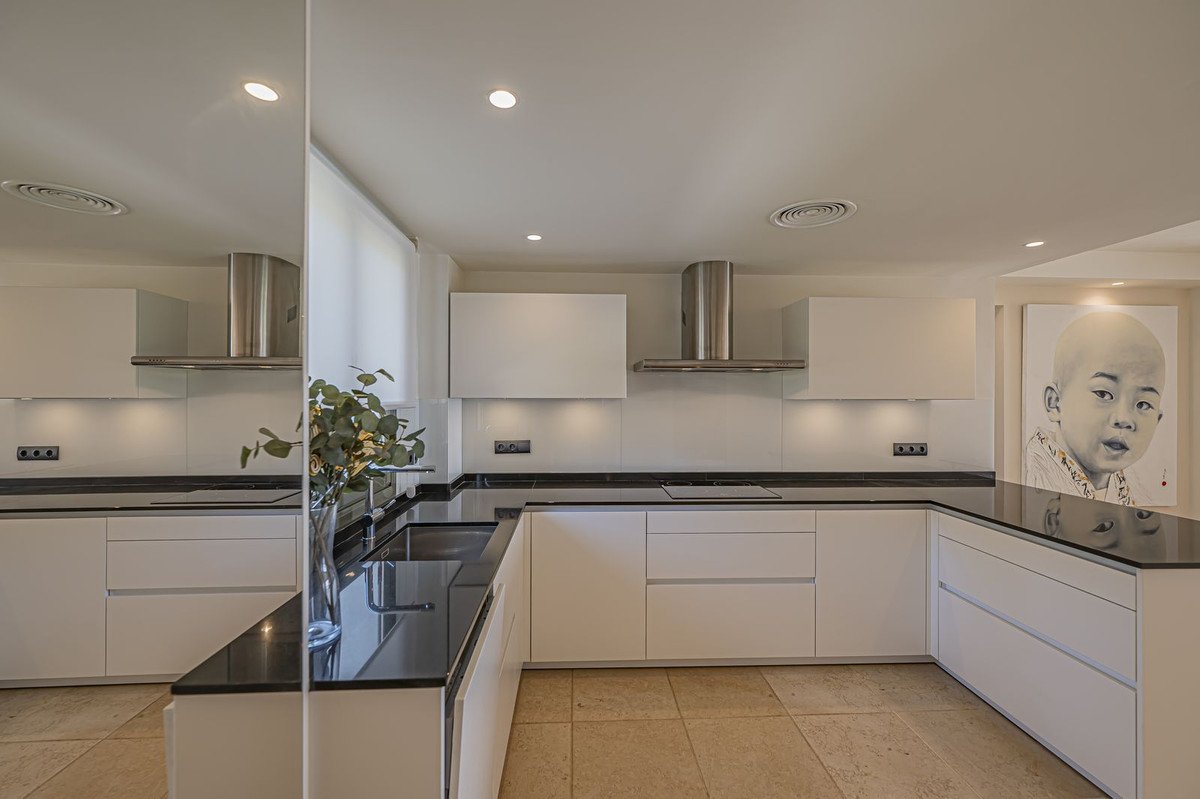 2 Bed Middle Floor Apartment in Los Flamingos