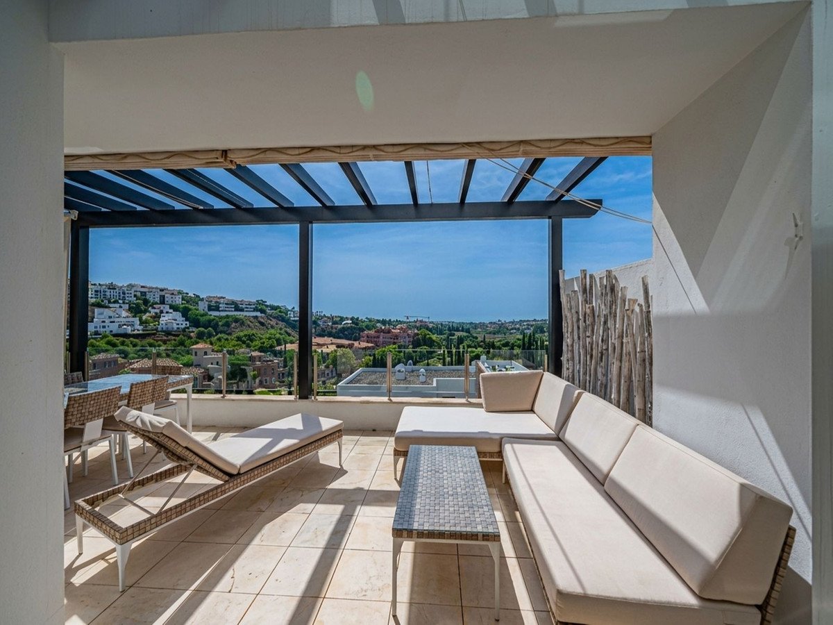 2 Bed Middle Floor Apartment in Los Flamingos