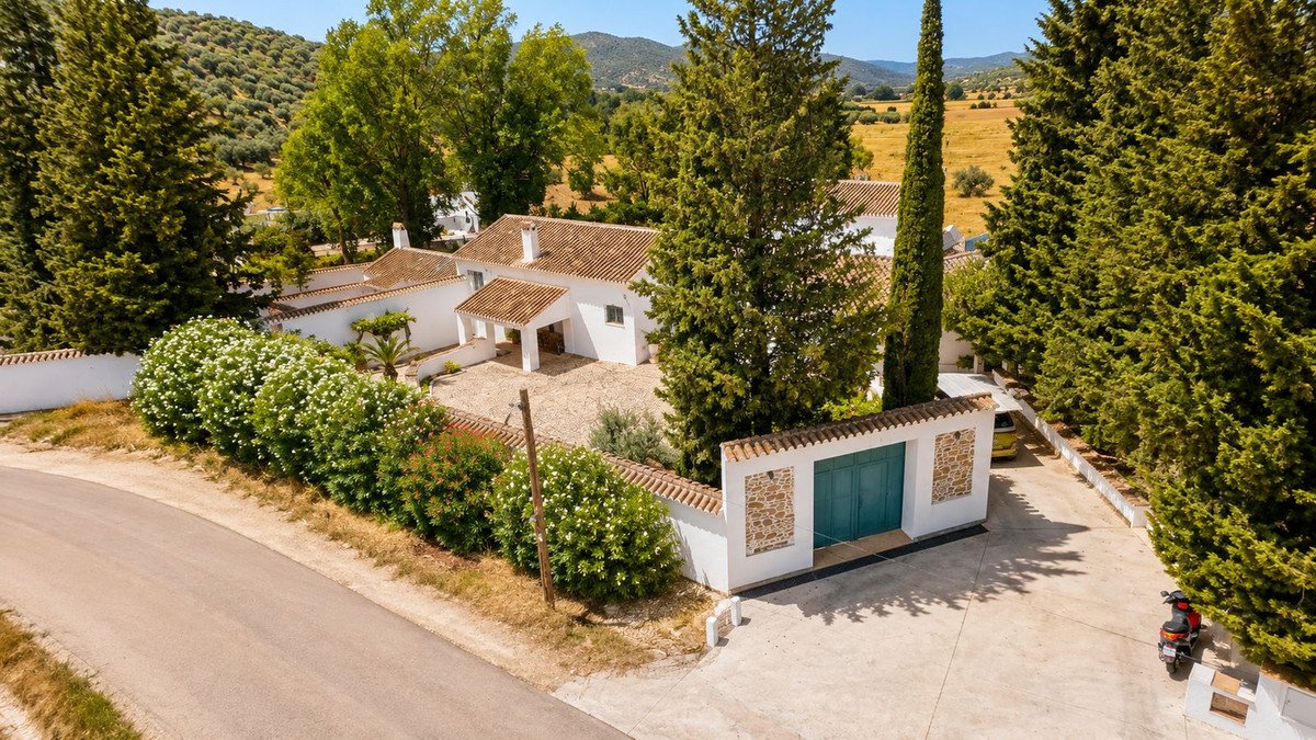 5 Bed Finca - Cortijo in Villanueva del Rosario