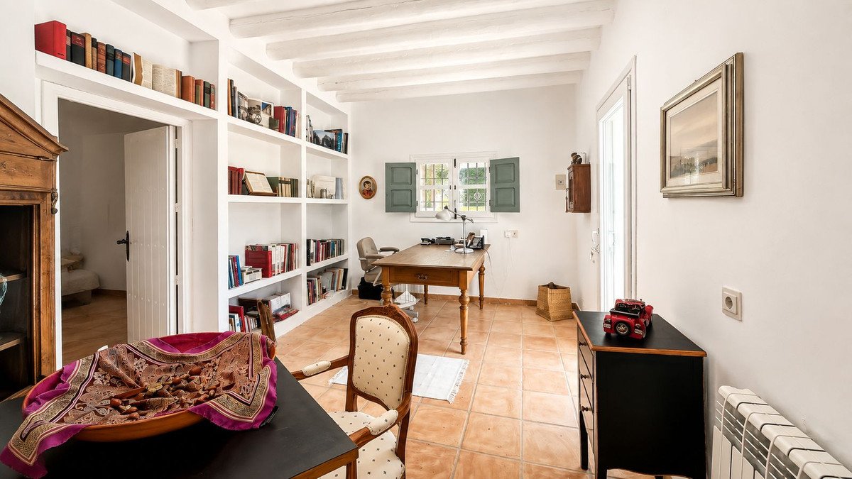 5 Bed Finca - Cortijo in Villanueva del Rosario