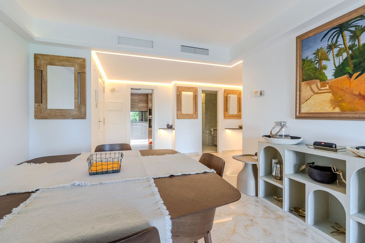 2 Bed Middle Floor Apartment in Puerto Banús