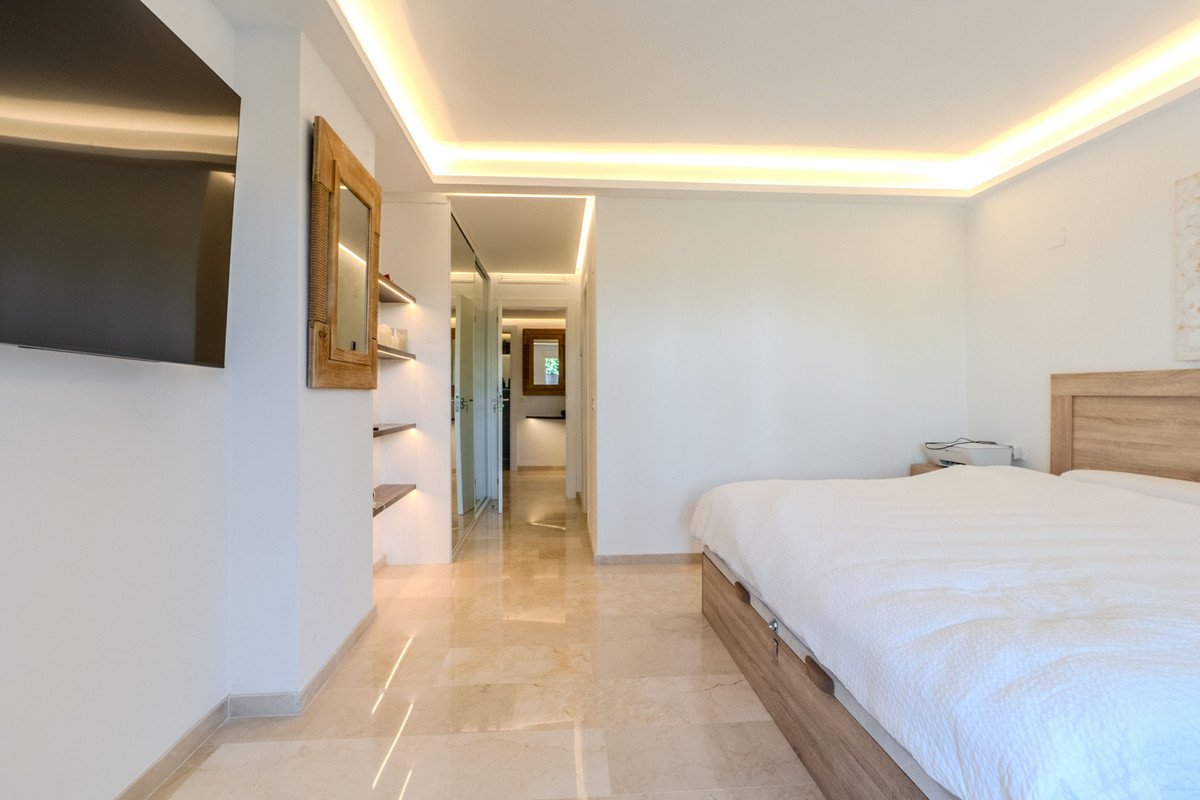 2 Bed Middle Floor Apartment in Puerto Banús