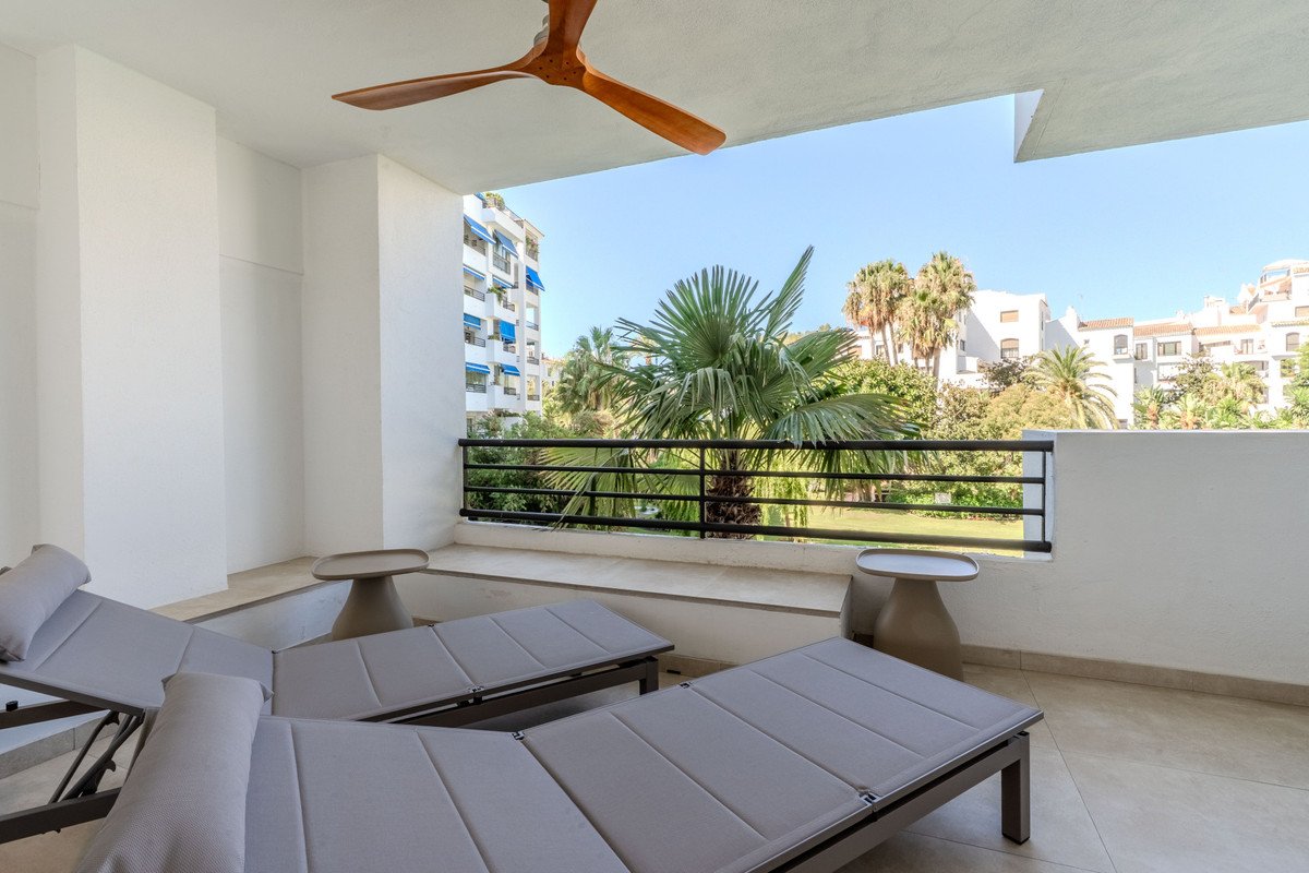 2 Bed Middle Floor Apartment in Puerto Banús