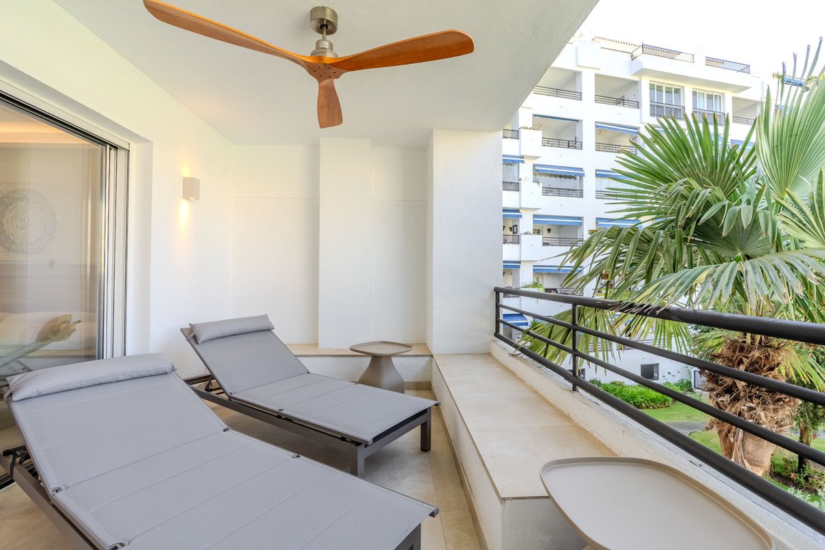 2 Bed Middle Floor Apartment in Puerto Banús