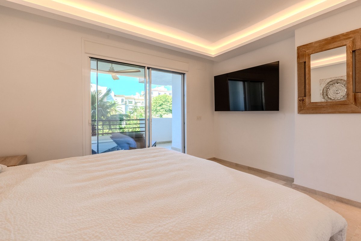 2 Bed Middle Floor Apartment in Puerto Banús