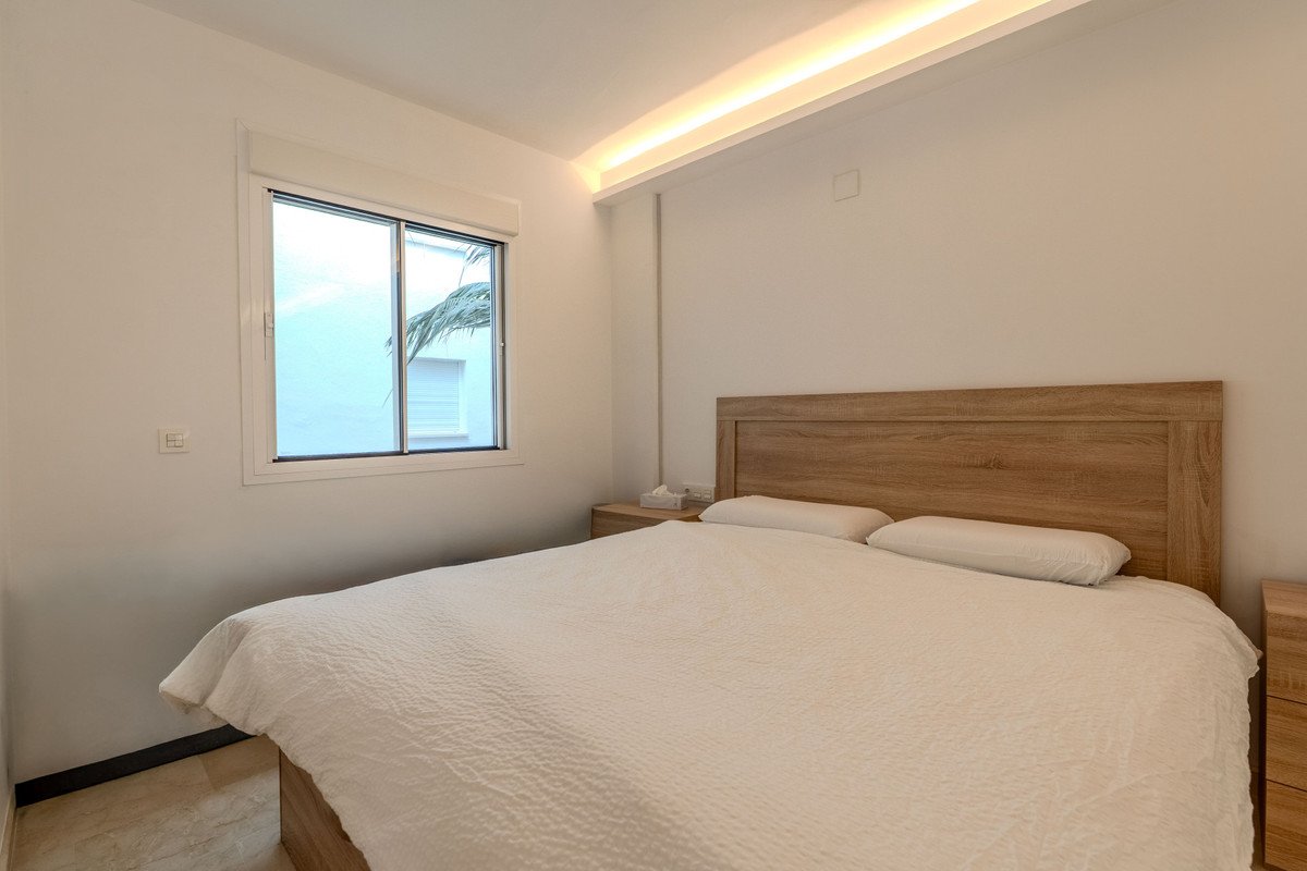 2 Bed Middle Floor Apartment in Puerto Banús