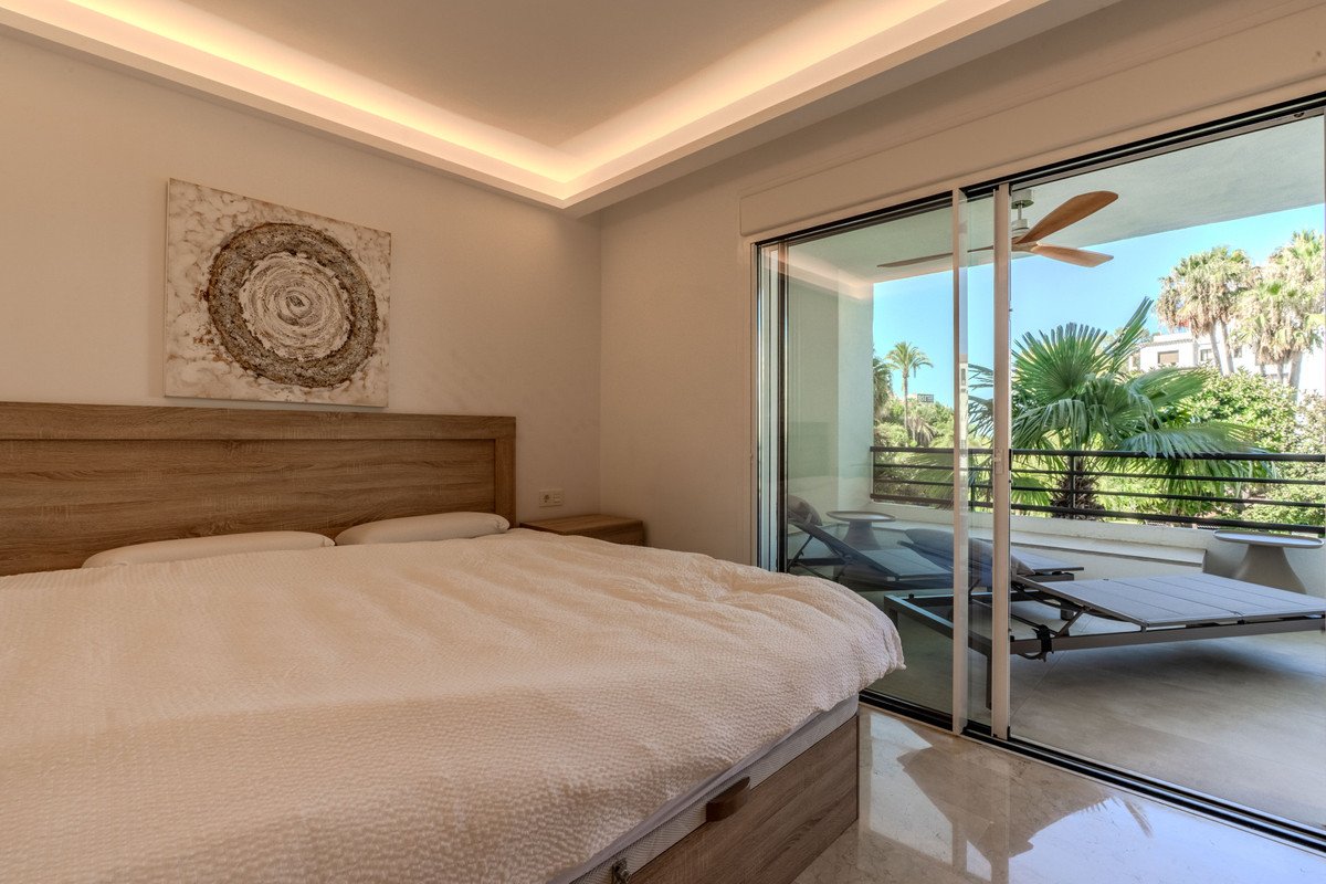 2 Bed Middle Floor Apartment in Puerto Banús