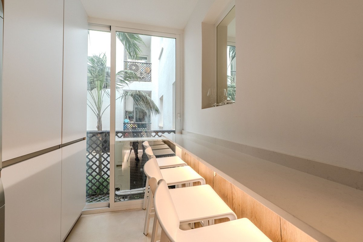 2 Bed Middle Floor Apartment in Puerto Banús