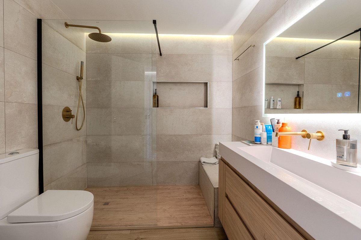 2 Bed Middle Floor Apartment in Puerto Banús