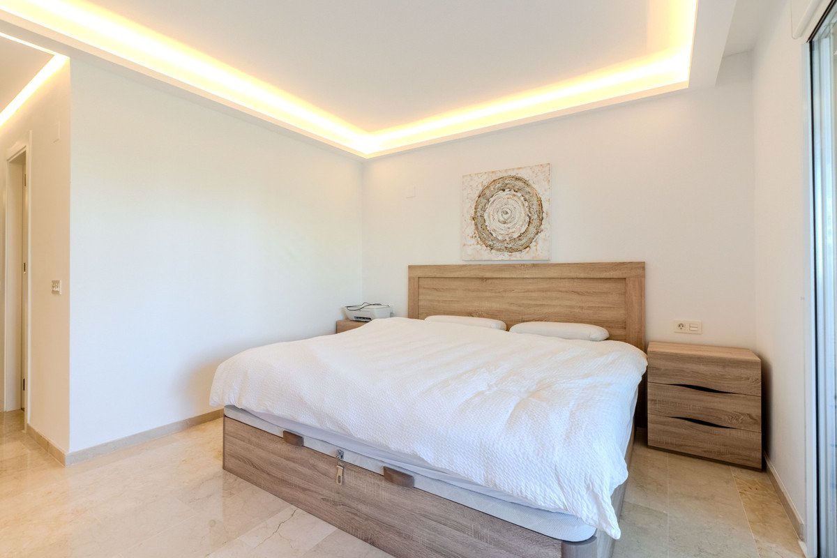 2 Bed Middle Floor Apartment in Puerto Banús