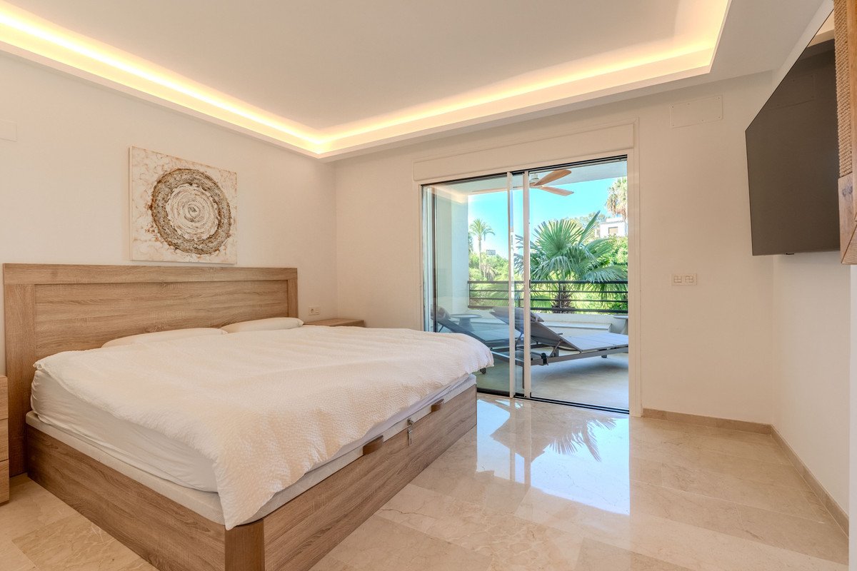 2 Bed Middle Floor Apartment in Puerto Banús