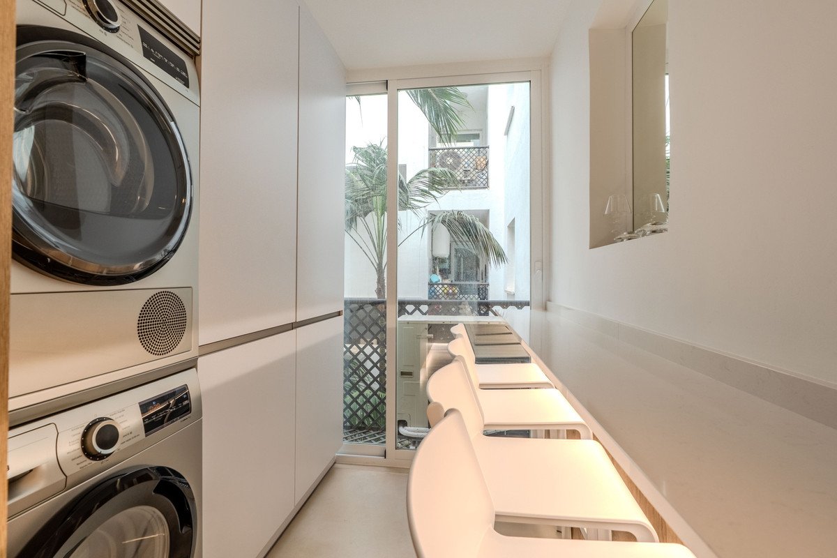 2 Bed Middle Floor Apartment in Puerto Banús
