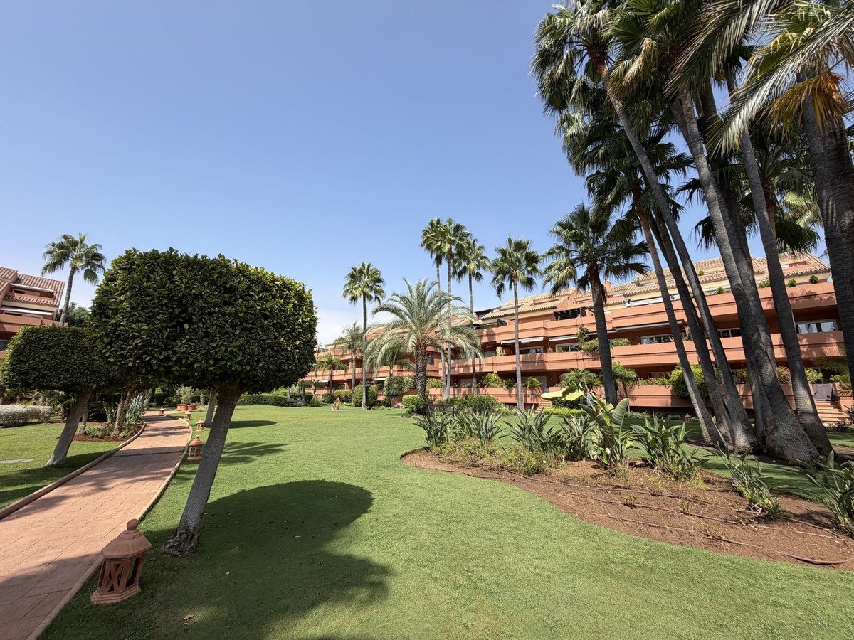 2 Bed Ground Floor Apartment in Puerto Banús