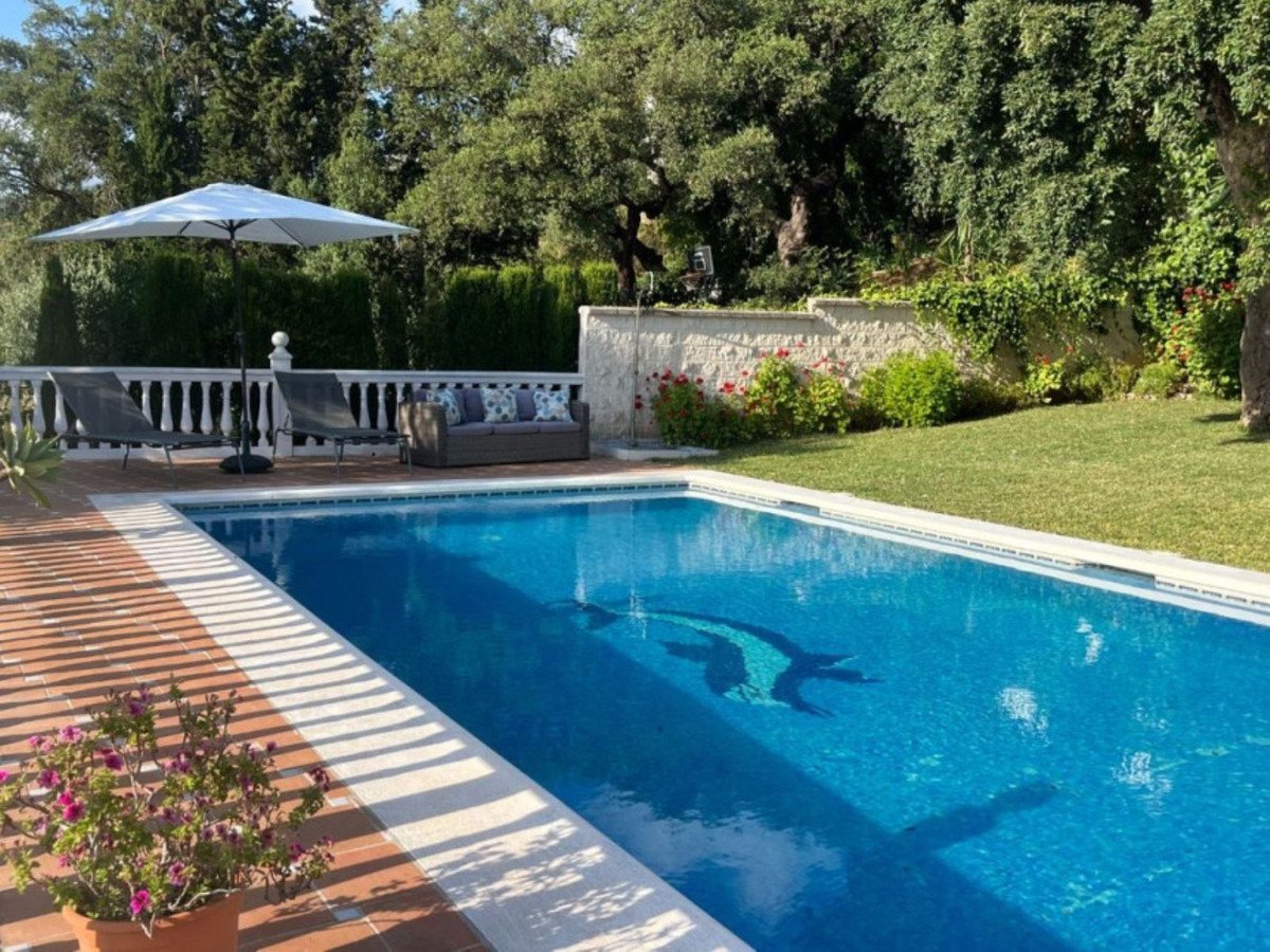 5 Bed Detached Villa in Elviria
