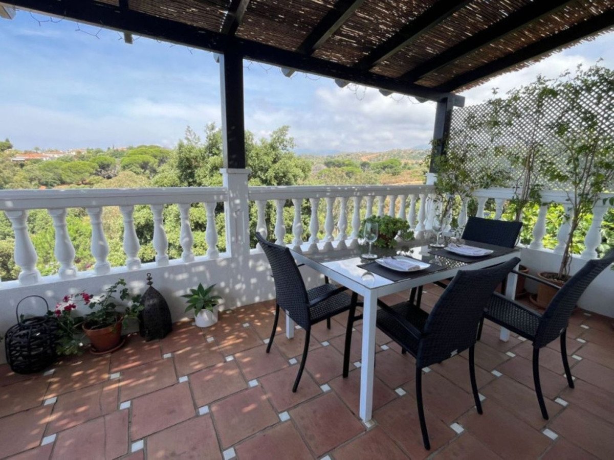 5 Bed Detached Villa in Elviria