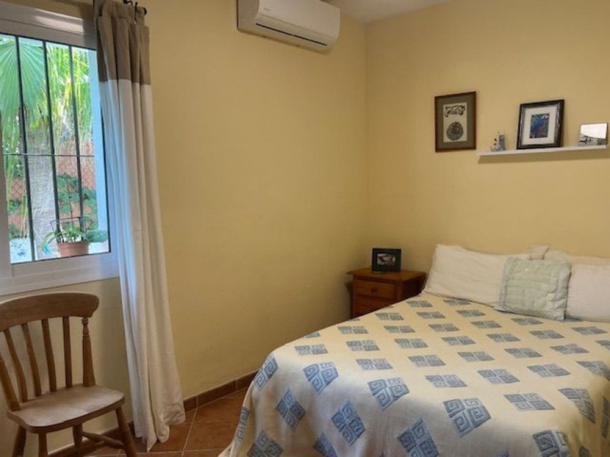 5 Bed Detached Villa in Elviria