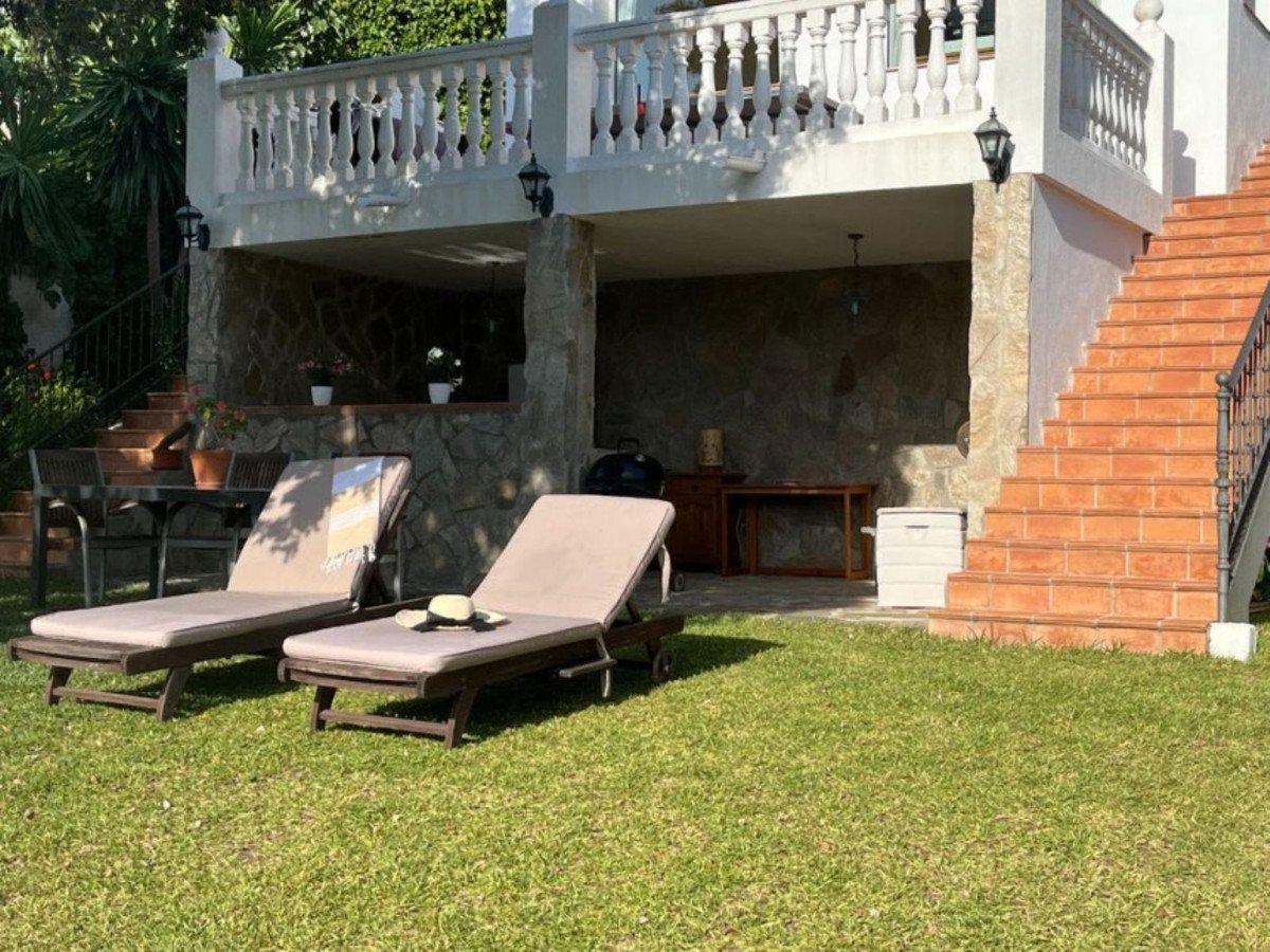 5 Bed Detached Villa in Elviria