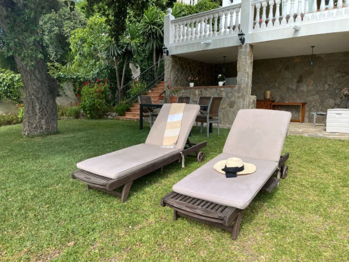 5 Bed Detached Villa in Elviria