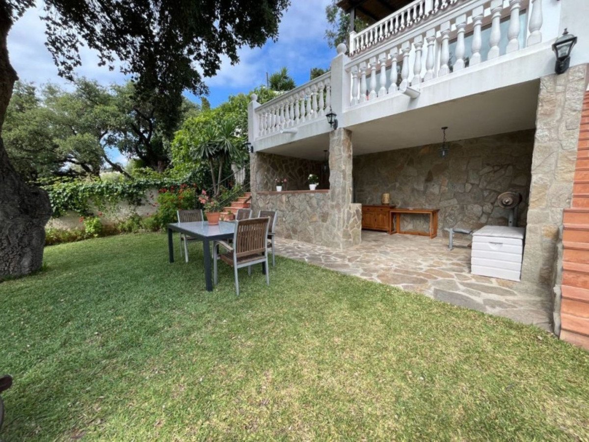 5 Bed Detached Villa in Elviria