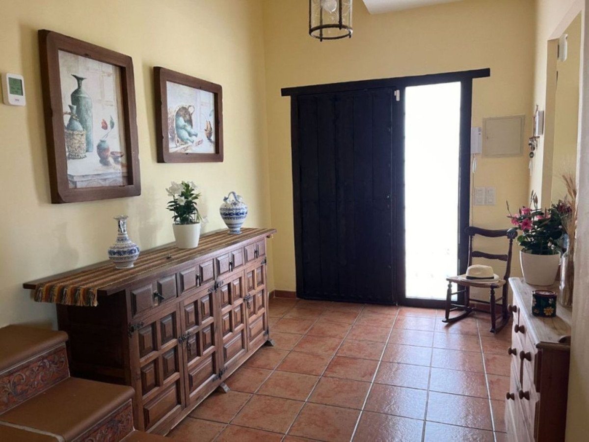 5 Bed Detached Villa in Elviria