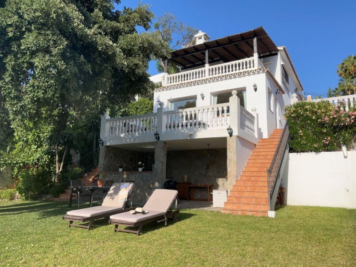 5 Bed Detached Villa in Elviria