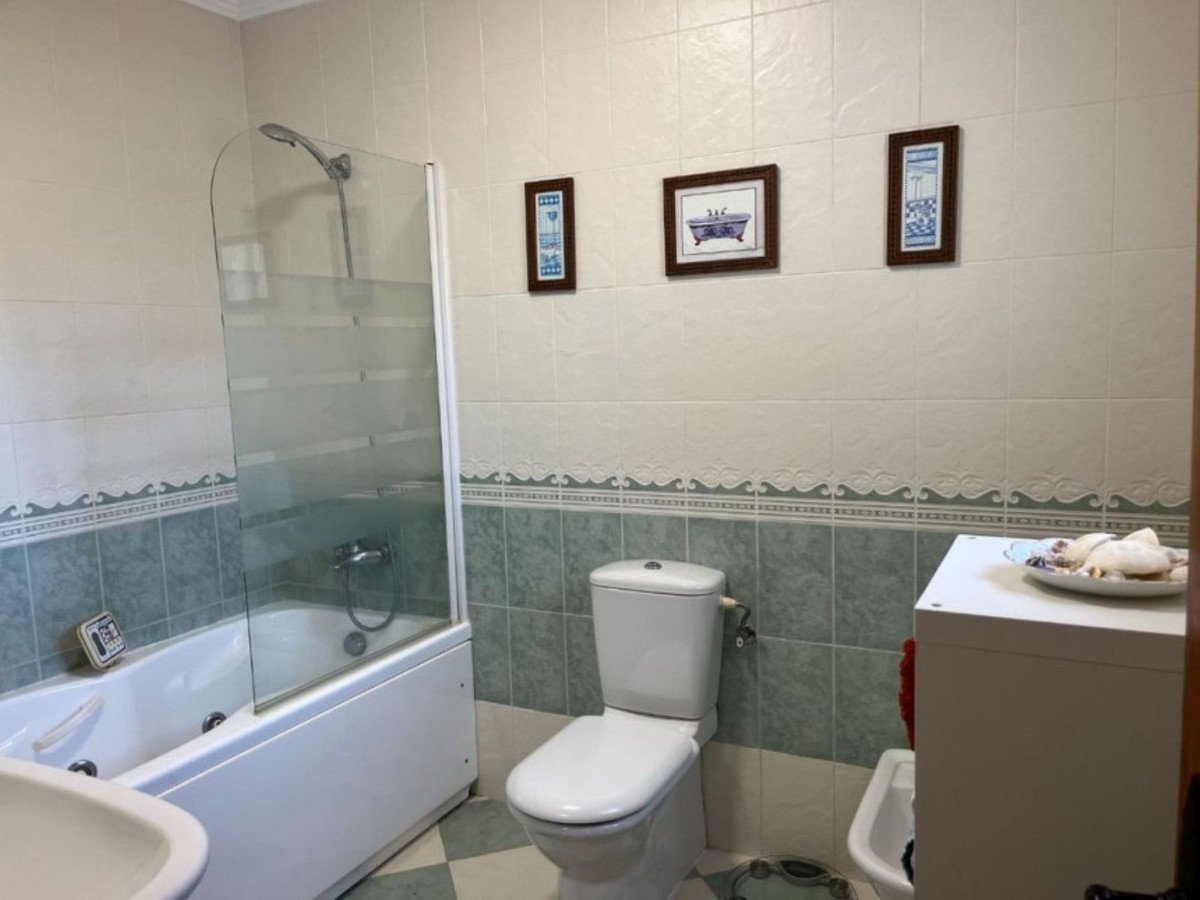 5 Bed Detached Villa in Elviria