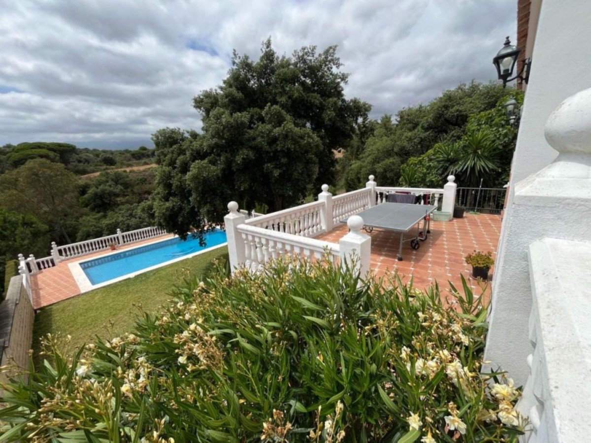 5 Bed Detached Villa in Elviria