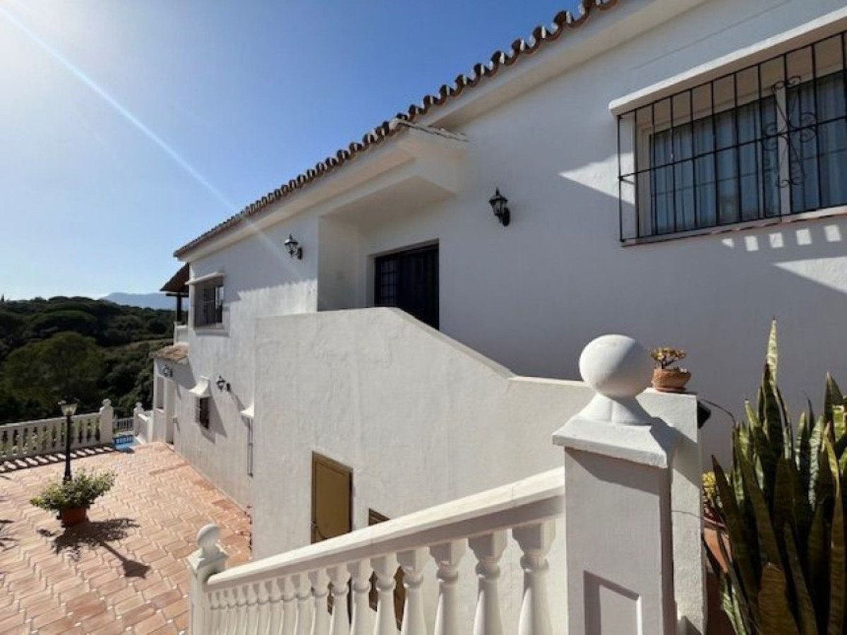 5 Bed Detached Villa in Elviria