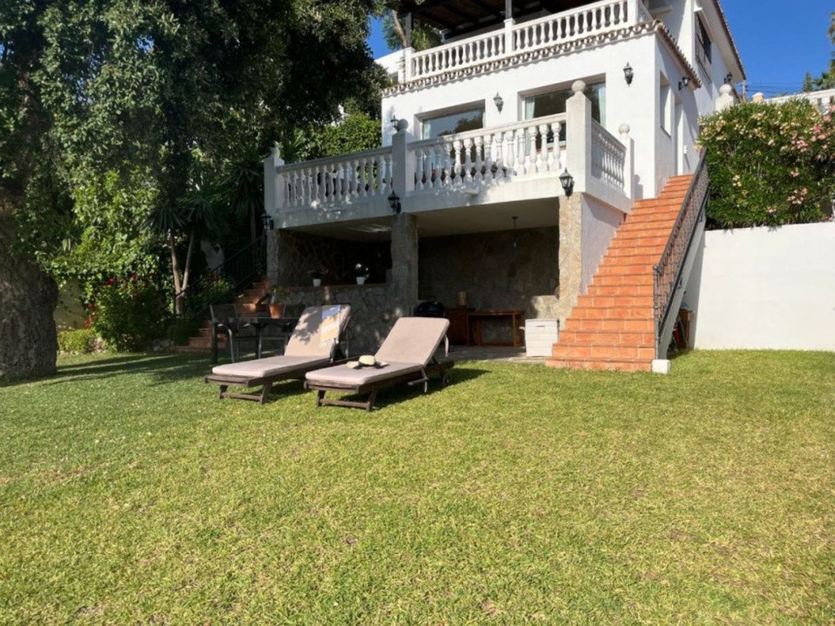 5 Bed Detached Villa in Elviria