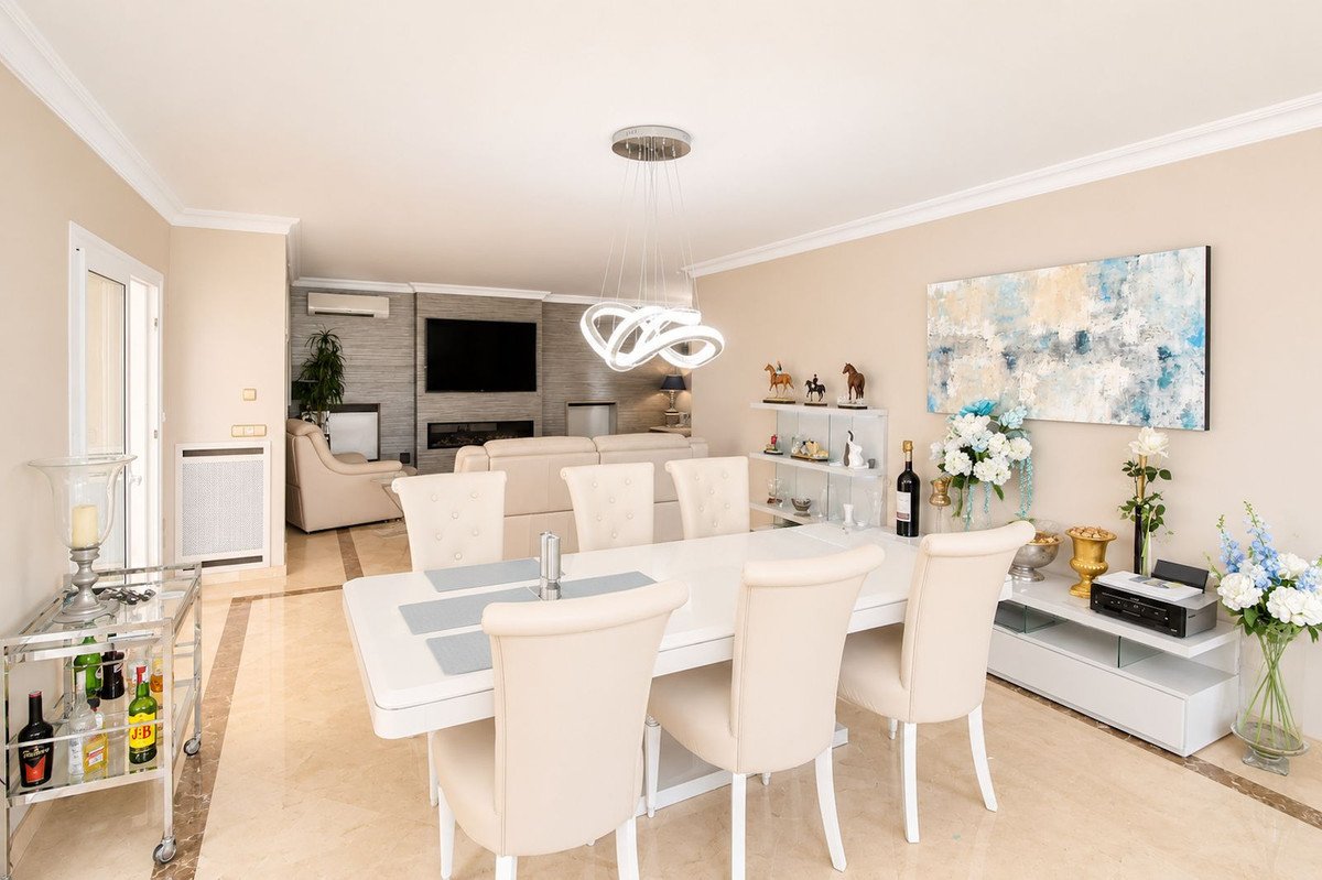 4 Bed Detached Villa in Elviria