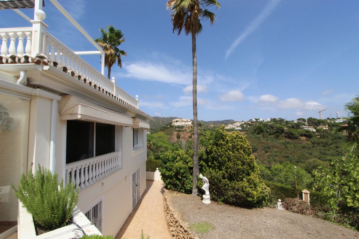 4 Bed Detached Villa in Elviria